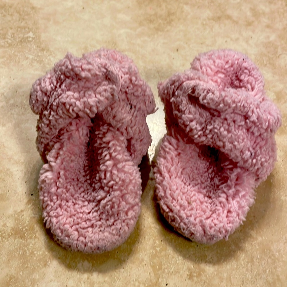 Zutano Furry gripper baby pink booties